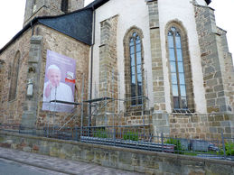 Einrüstung von St. Crescentius an der Südseite (Foto: Karl-Franz Thiede)